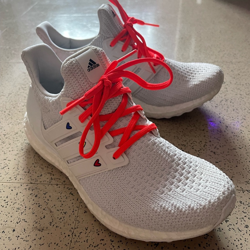 WMNS ULTRABOOST 4.0 DNA 'WHITE HEARTS'